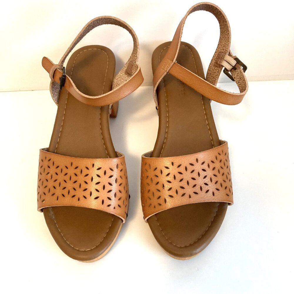 CUSHIONAIRE Shea Tan Faux Wood Block Heel/ Sandals/ Size 8M